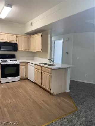 Photo #4: 2464932 Listing 