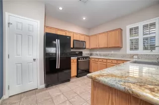 Photo #6: 2464934 Listing 