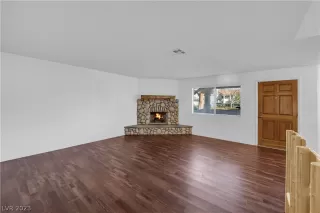 Photo #2: 2464940 Listing 