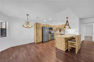 Photo #4: 2464940 Listing 