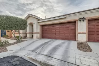 Photo #1: 2464947 Listing