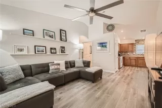 Photo #5: 2464947 Listing