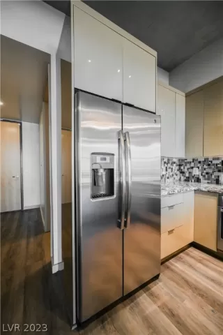 Photo #4: 2464957 Listing 