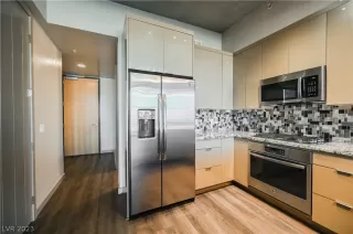 Photo #5: 2464957 Listing 