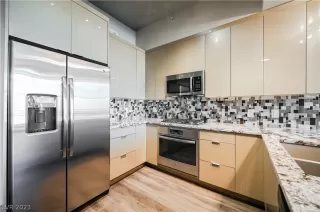 Photo #6: 2464957 Listing 