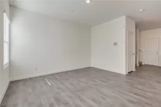 Photo #5: 2464962 Listing 