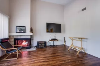 Photo #3: 2464966 Listing