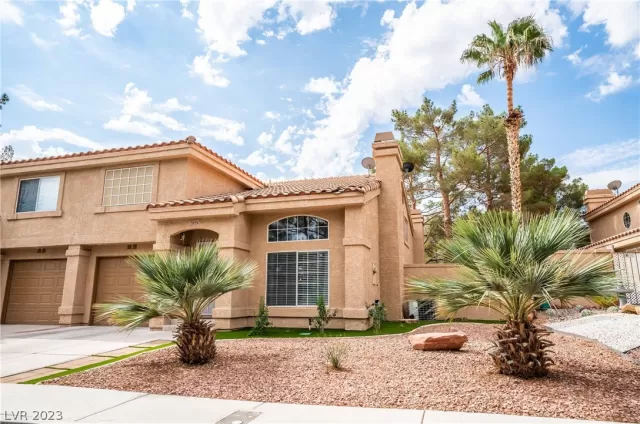 MLS: 2464975 Condo For Sale