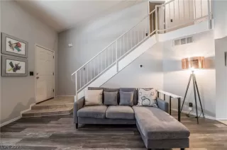 Photo #4: 2464975 Listing 