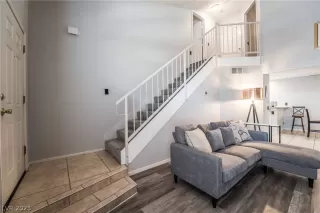 Photo #5: 2464975 Listing 