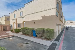 Photo #4: 2464995 Listing