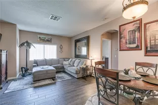 Photo #5: 2464995 Listing