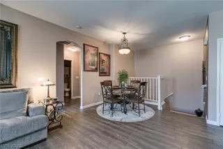 Photo #6: 2464995 Listing