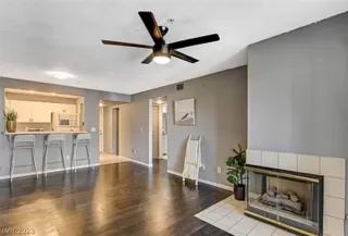 Photo #4: 2465000 Listing 