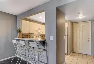 Photo #5: 2465000 Listing 