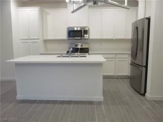 Photo #3: 2465007 Listing 