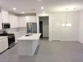 Photo #4: 2465007 Listing 