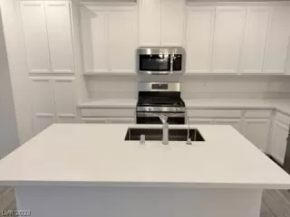 Photo #6: 2465007 Listing 