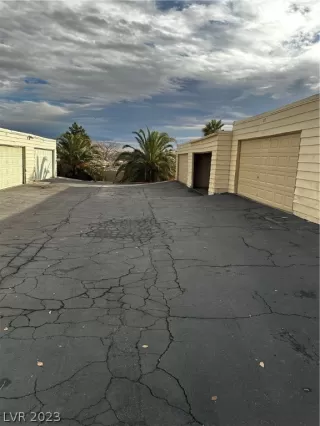 Photo #1: 2465049 Listing