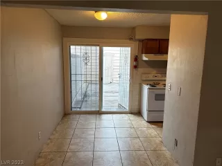 Photo #5: 2465049 Listing