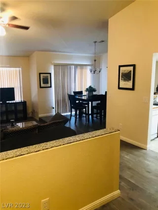 Photo #2: 2465051 Listing 