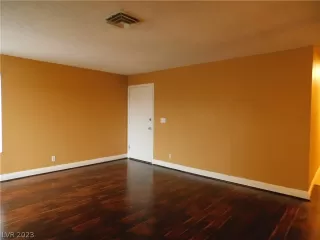 Photo #2: 2465061 Listing 