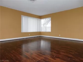 Photo #3: 2465061 Listing 