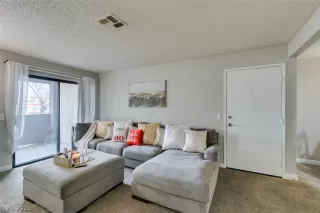 Photo #3: 2465092 Listing 