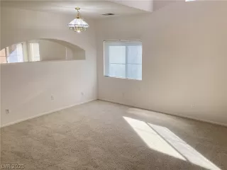 Photo #4: 2465094 Listing 