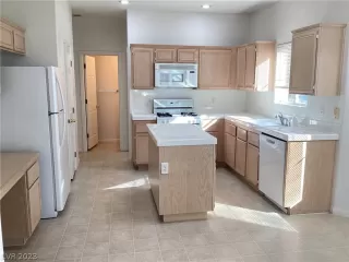 Photo #6: 2465094 Listing 