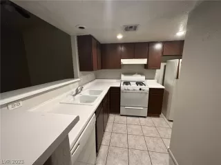 Photo #3: 2465095 Listing 