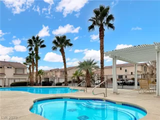 Photo #4: 2465147 Listing