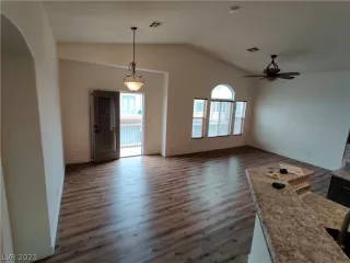 Photo #1: 2465169 Listing 