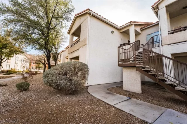 MLS: 2465218 Condo For Sale