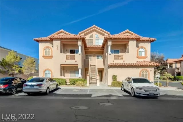 MLS: 2465225 Condo For Sale