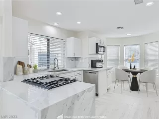 Photo #2: 2465226 Listing