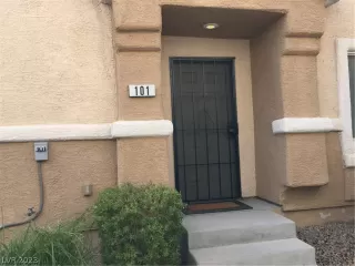 Photo #3: 2465321 Listing