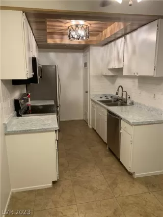 Photo #4: 2465360 Listing 