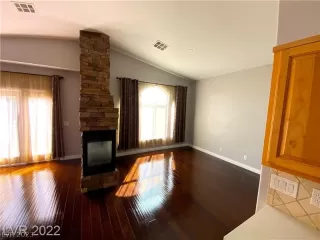 Photo #2: 2465361 Listing 