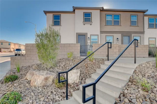 MLS: 2465375 Condo For Sale