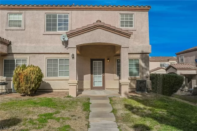 MLS: 2465384 Condo For Sale