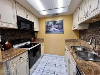 Photo #3: 2465418 Listing 