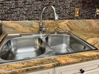 Photo #4: 2465418 Listing 