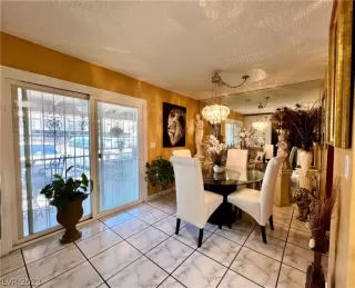 Photo #5: 2465418 Listing 