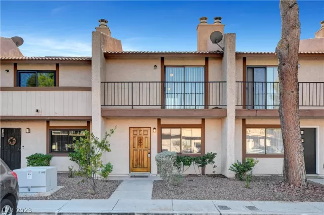 MLS: 2465420 Condo For Sale