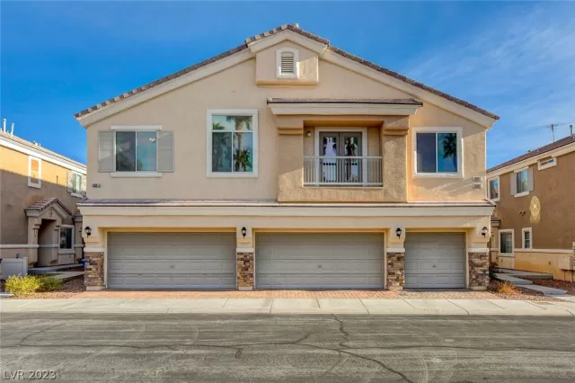 MLS: 2465469 Condo For Sale