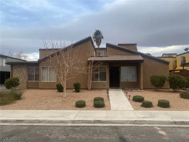 MLS: 2465514 Condo For Sale