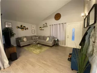 Photo #2: 2465514 Listing