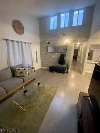 Photo #4: 2465514 Listing