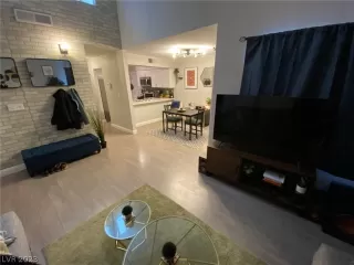 Photo #5: 2465514 Listing